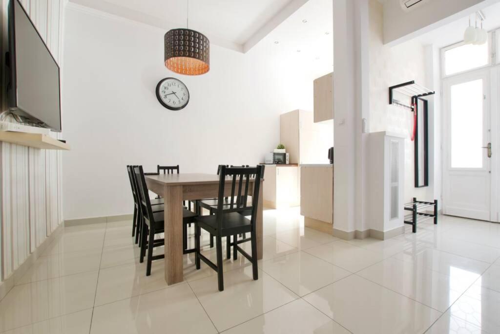 Premium By Hi5-vaci Str. 3 Bedroom Apartment