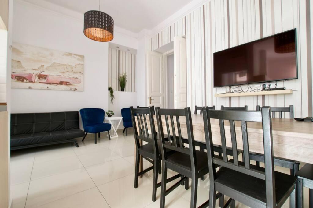 Apartment Premium By Hi5-vaci Str. 3 Bedroom Budapest