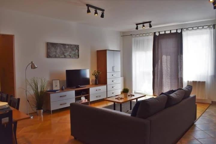 Cosy In Downtown With Free Garage Parking * Budapest
