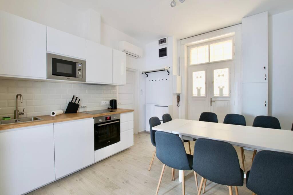 Premium By Hi5 - Astoria 4 Bedroom Budapeszt