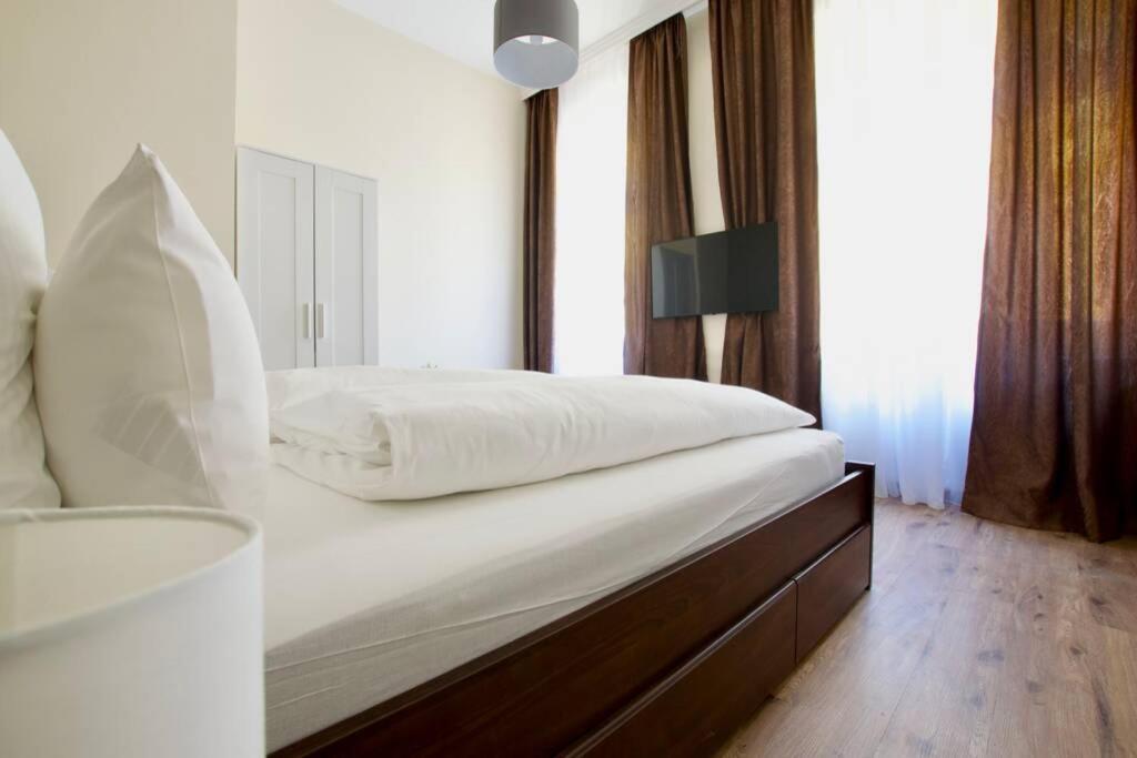 Premium By Hi5 - Astoria 4 Bedroom * Budapeszt