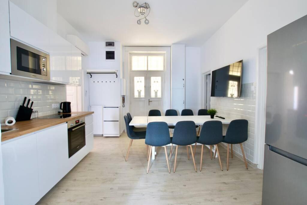 Premium By Hi5 - Astoria 4 Bedroom Apartament Budapeszt