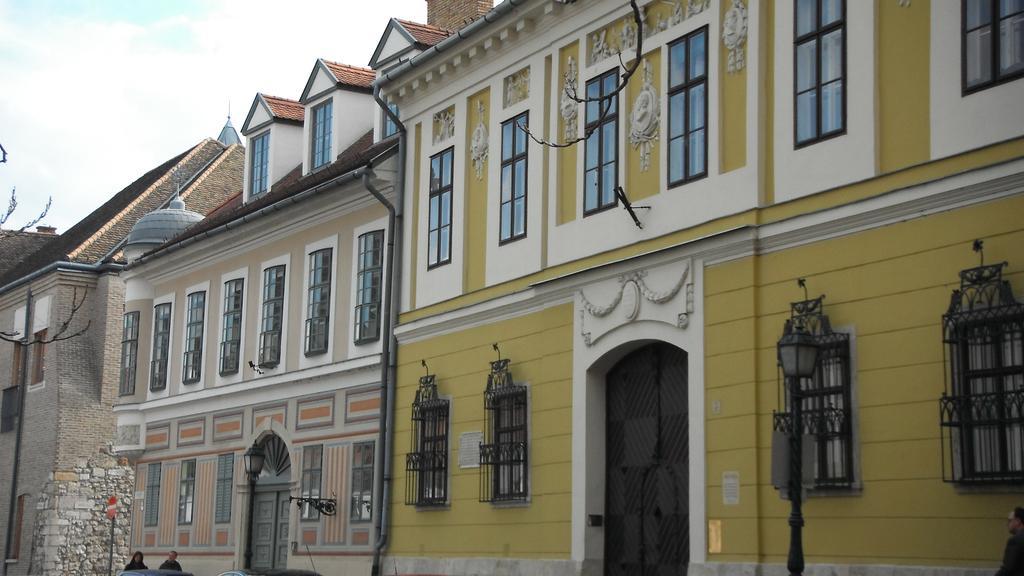 Var-lak A Budai Varban Appartamento Budapest