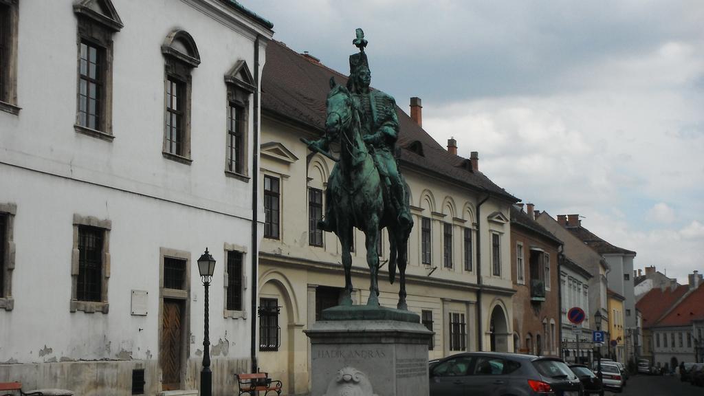 Var-lak A Budai Varban Appartamento Budapest