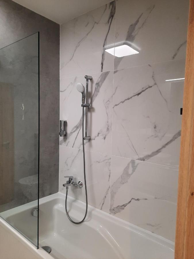 Bpr Space Grey With Balcony Apartmán Budapest