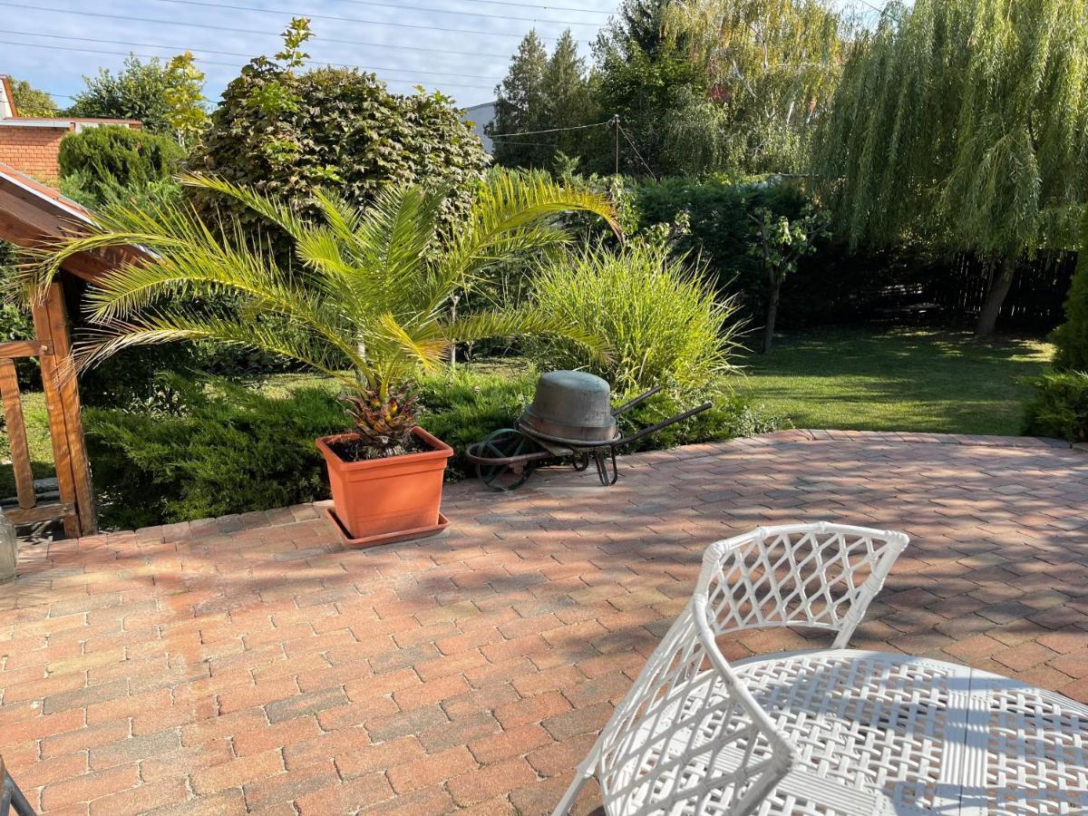 Full 2bdr Garden House Near To Downtown Metro Free Parking Pensionat Budapest
