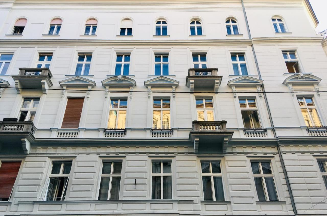Eclectic Luxury & Spacious 2br Ac In Center Budapest