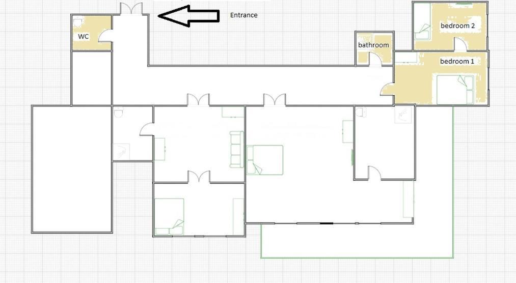 With Bathroom In Center
