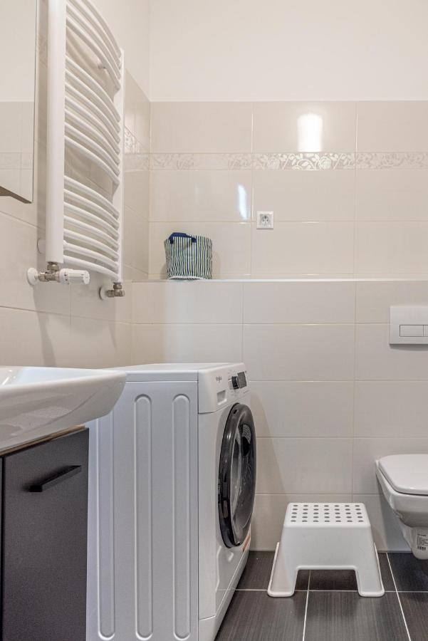 Apartment Amphora Luxury With Free Private Parking And Cozy Balcony *