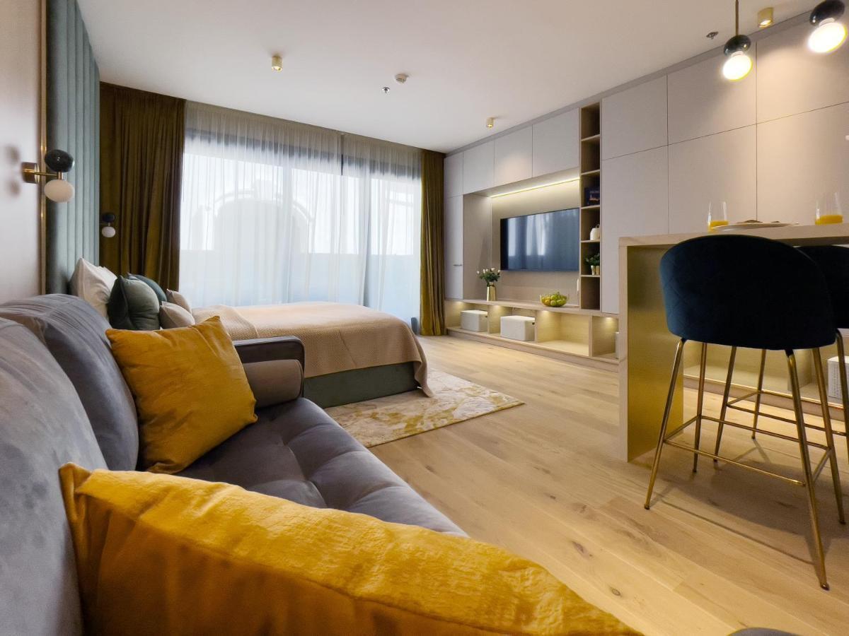 Emerald Downtown Luxury By Continental Group Apartahotel