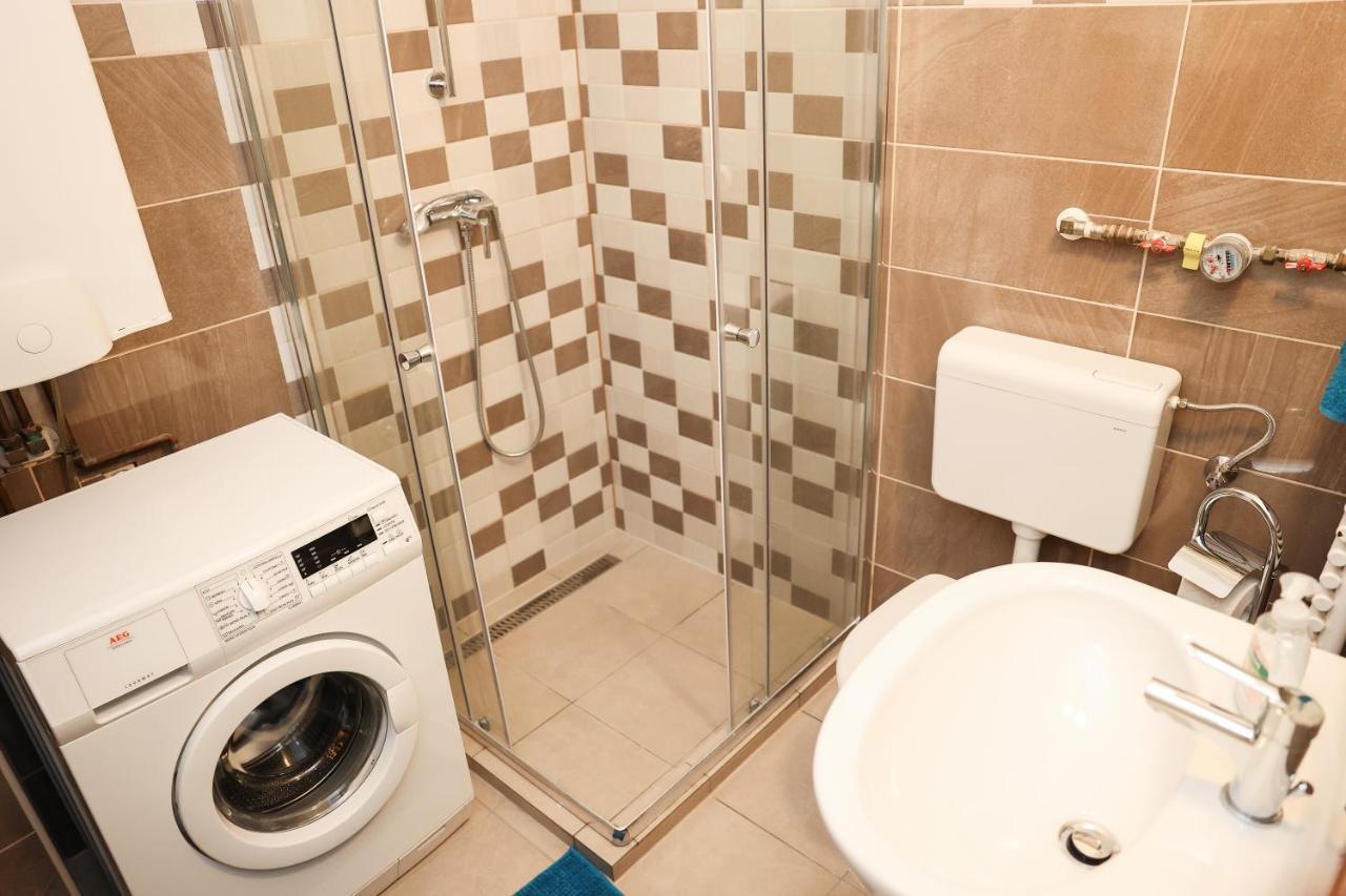 Charming & Unique In Vibrant Center Apartmán *