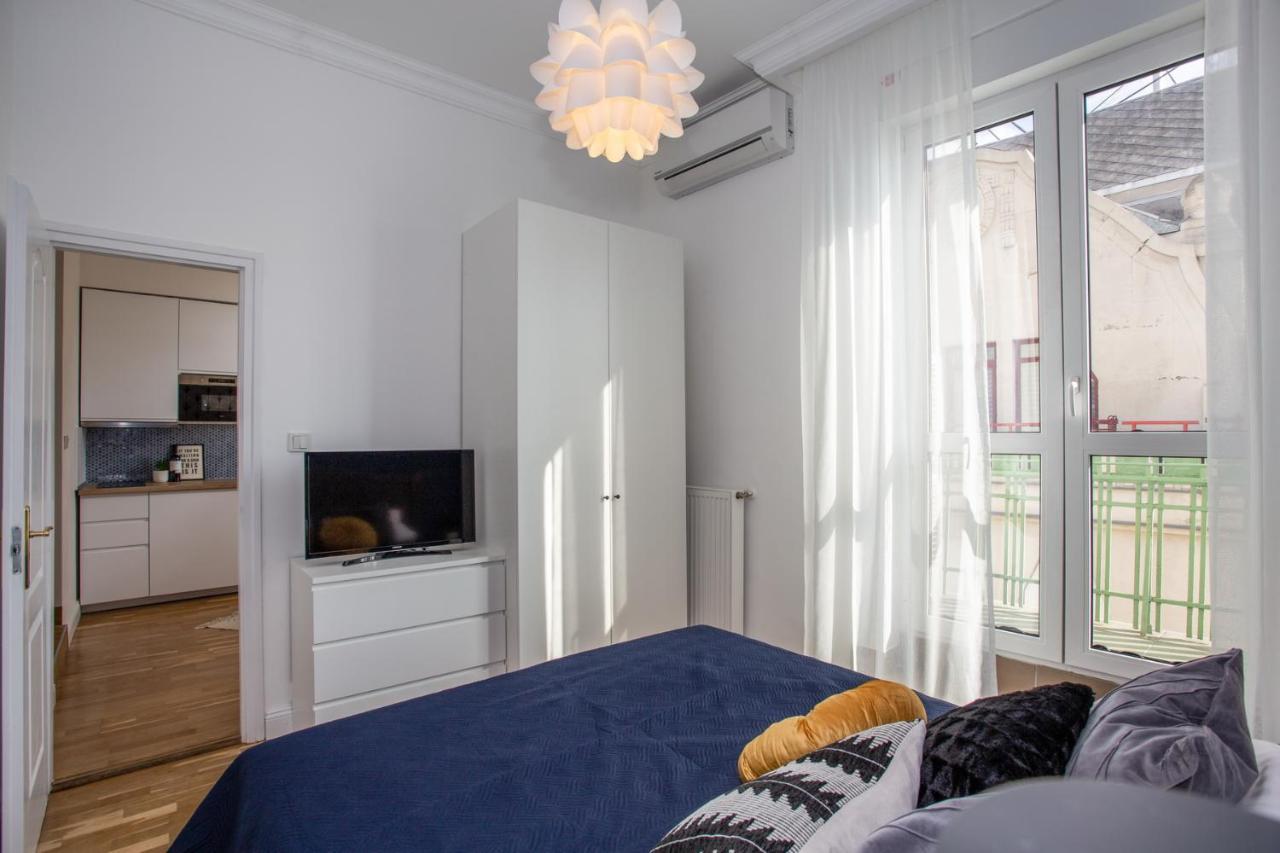 Cute Riverside With Unique Danube View Balcony Apartment