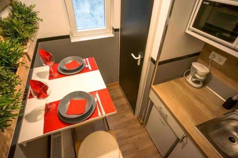 Prime Location Stylish Flats Apartament