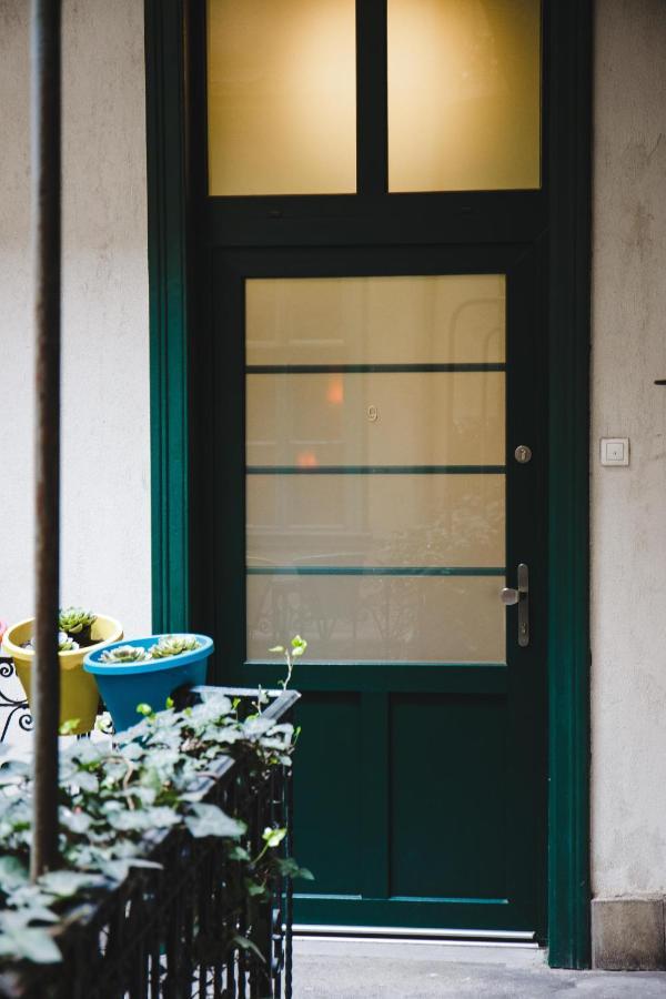 Prime Location Stylish Flats Apartament