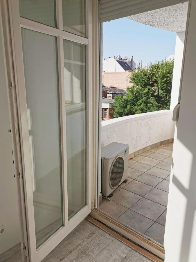 Bright, Spacious 3 Bedroom, Garage Appartement *