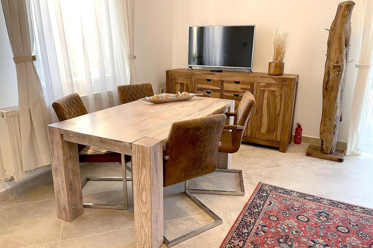 Full 2bdr Garden House Near To Downtown Metro Free Parking Pensionat Budapest