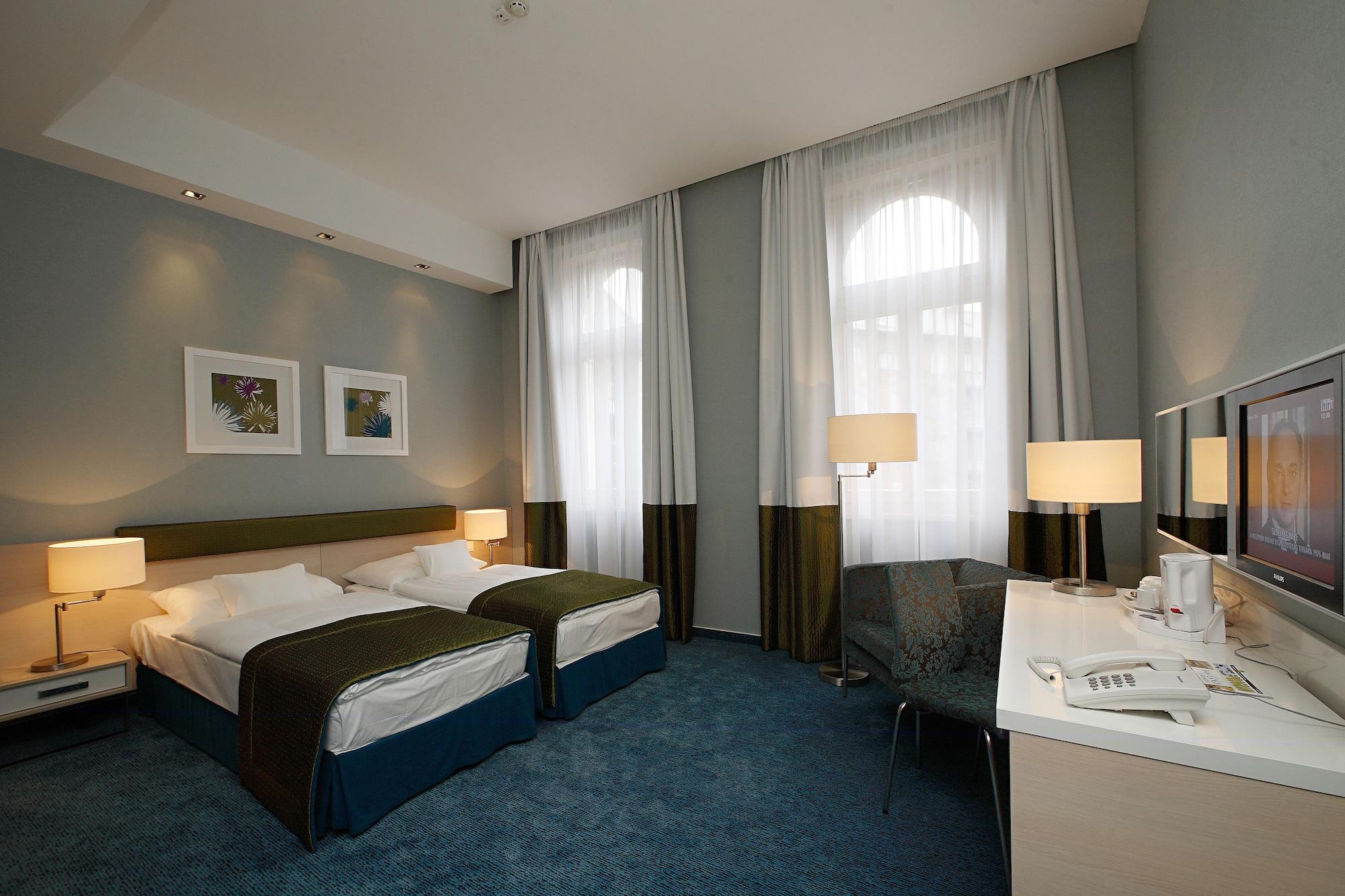 Atrium Fashion Hotel 4*