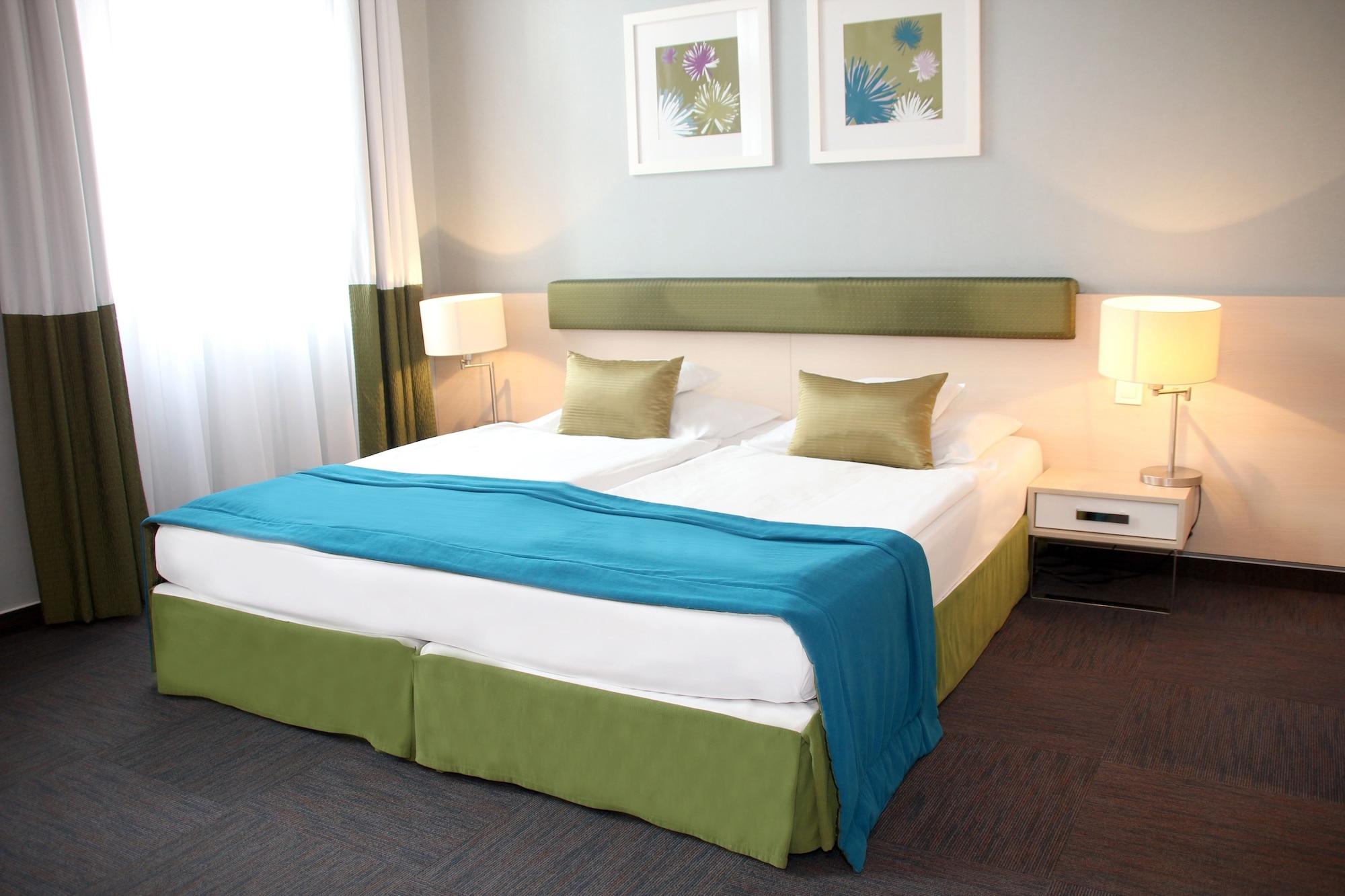 Hotel Atrium Fashion 4*