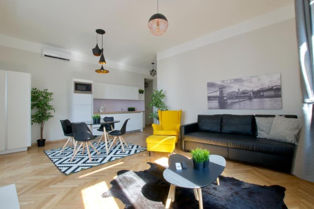Apartment Megszunik - The Lullaby - Nr 1 Budapest
