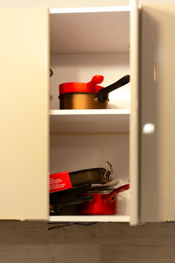 Modern Newly-built By The New York Cafe Apartamento