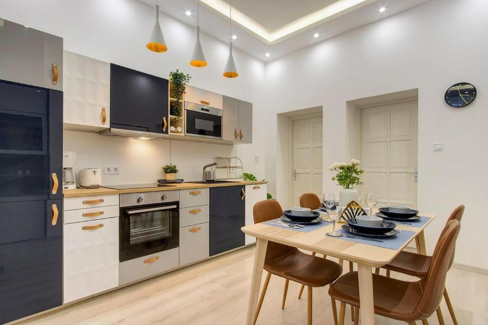 Emerald Residency 4Br-2Ba Appartement Boedapest