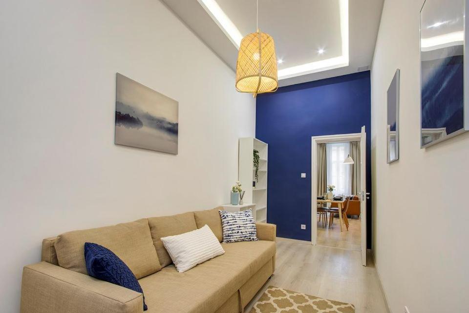 Emerald Residency 4Br-2Ba