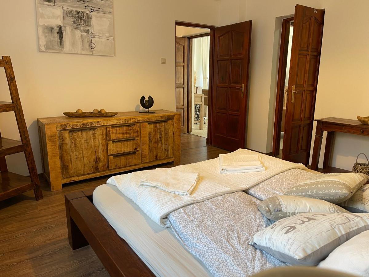 Full 2bdr Garden House Near To Downtown Metro Free Parking Pensionat Budapest