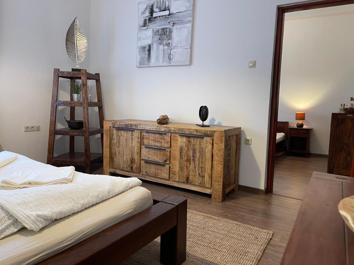 Full 2bdr Garden House Near To Downtown Metro Free Parking Budapest