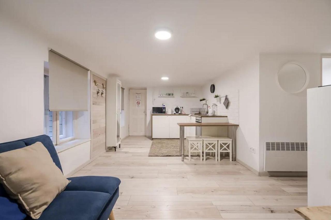 Cosy - Cheerful In The Center *