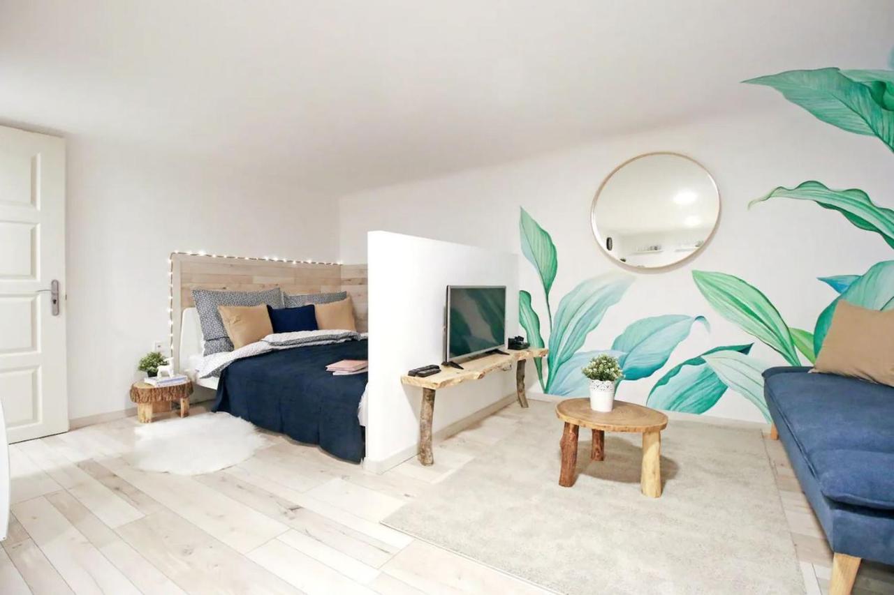 Cosy - Cheerful In The Center