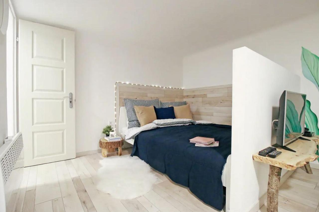 Cosy - Cheerful In The Center