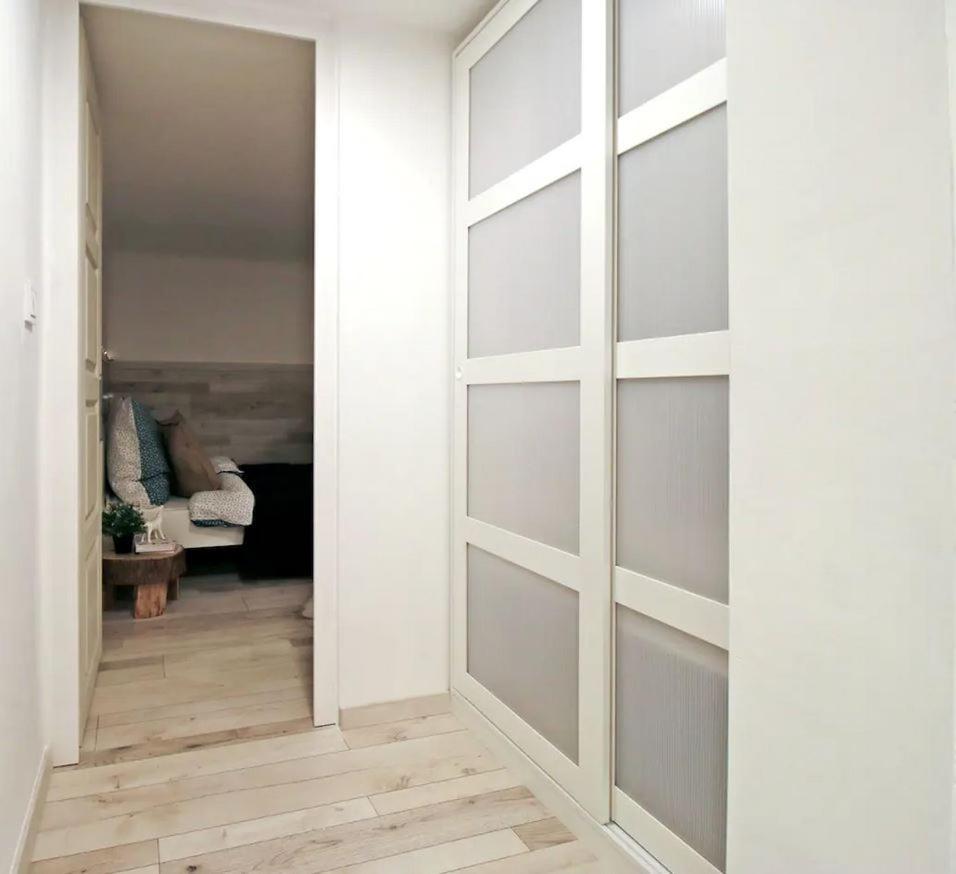 Cosy - Cheerful In The Center