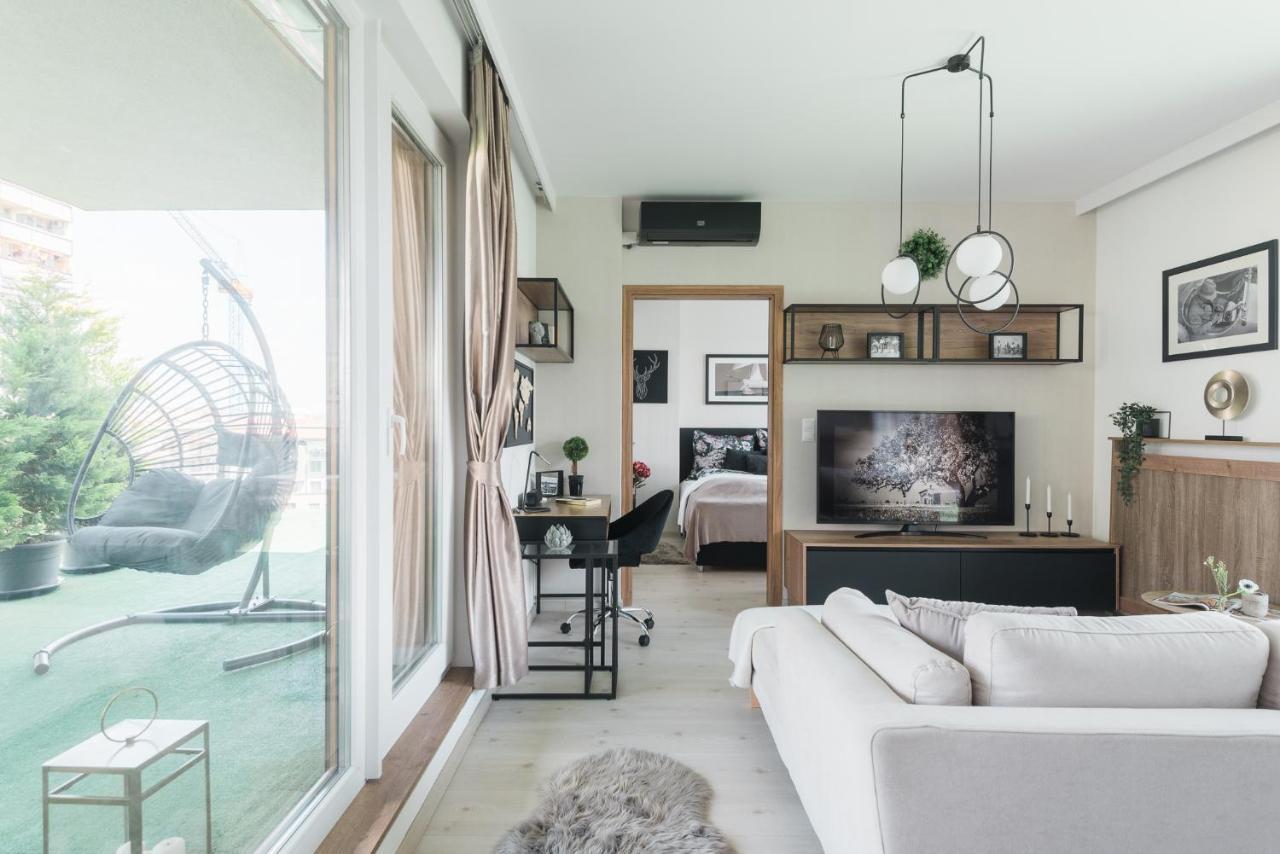 Downtown Penthouse Apartment *