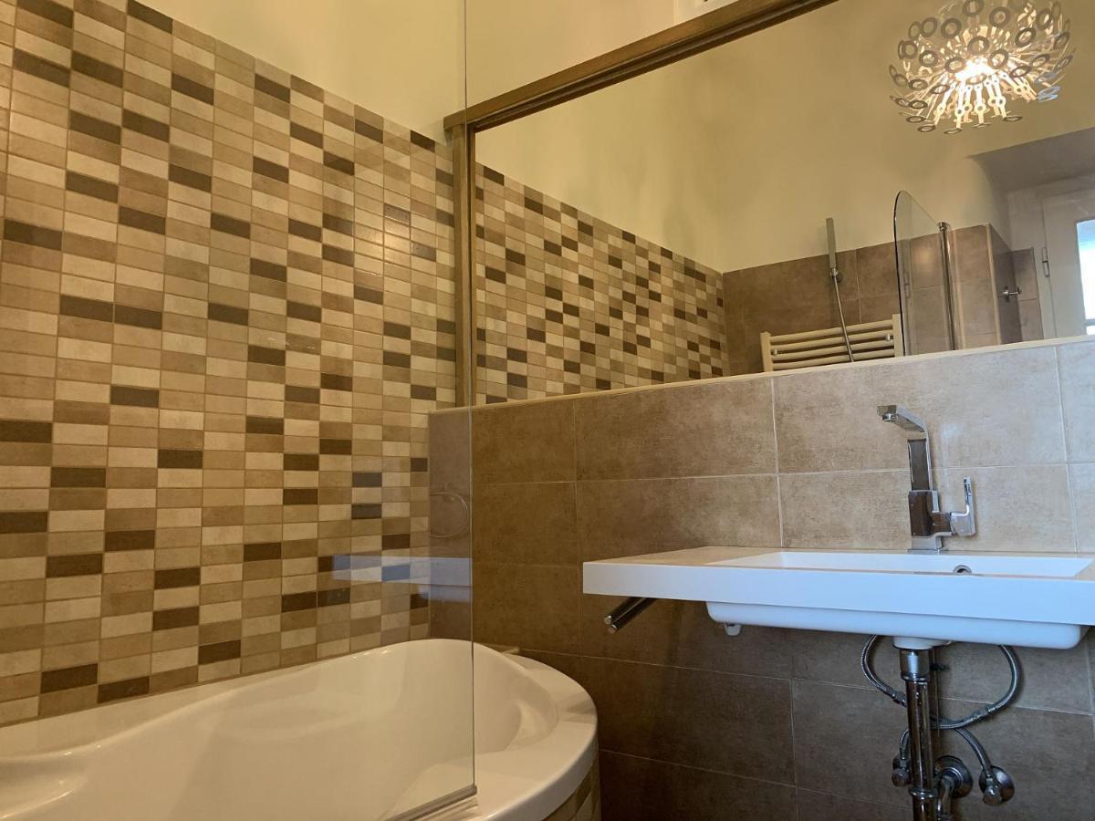 Riverside Gem In The Center Apartment