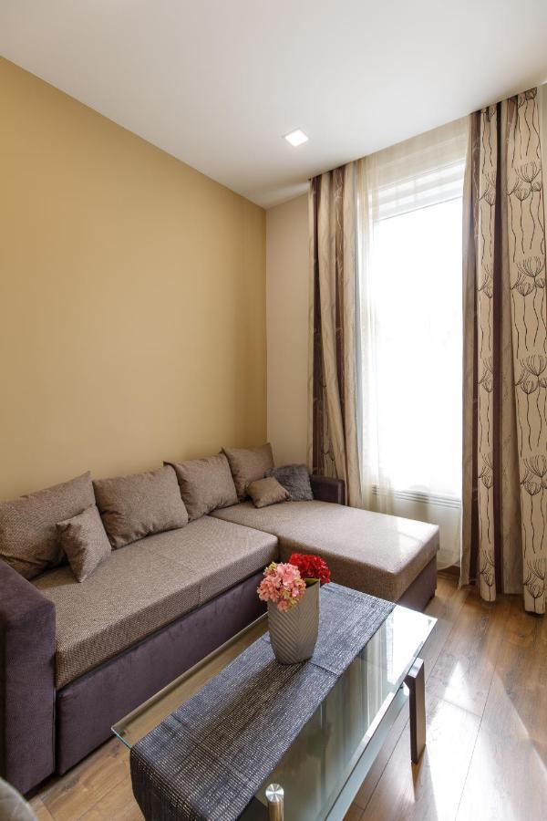 A37 Awesome Apartment