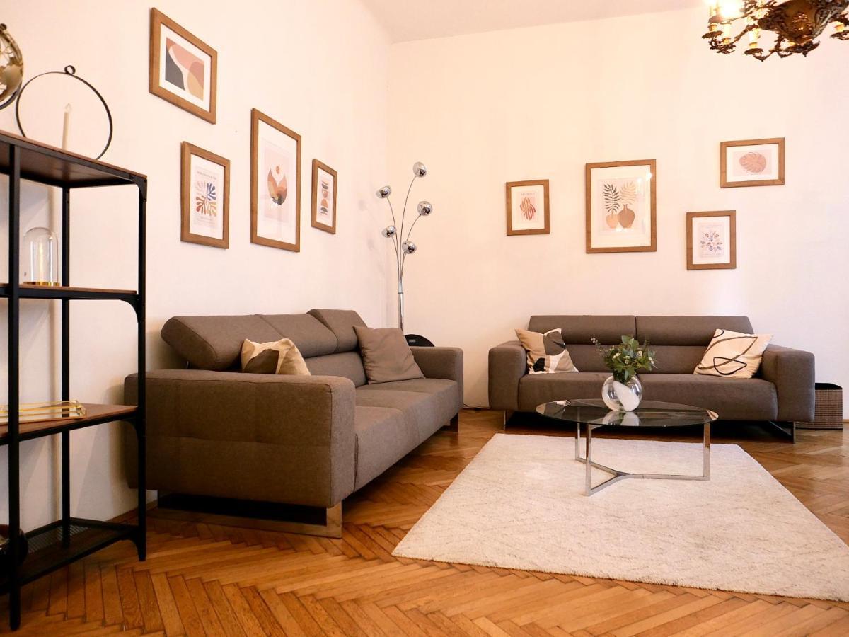 Contemporary Vaci Utca Apartment