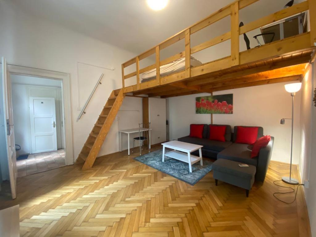 Apartment Ac With Free Parking At Acacia St, Center *