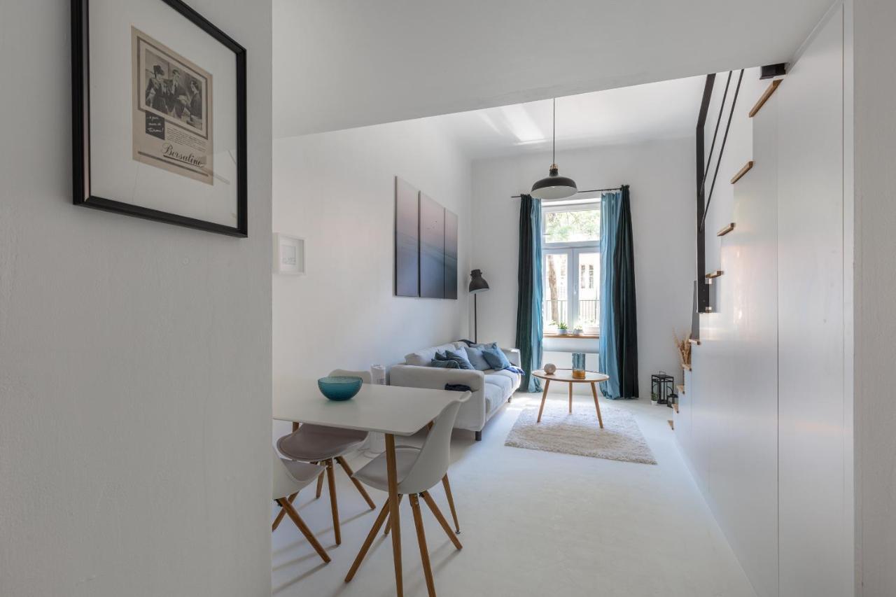 Black And White Apartman *