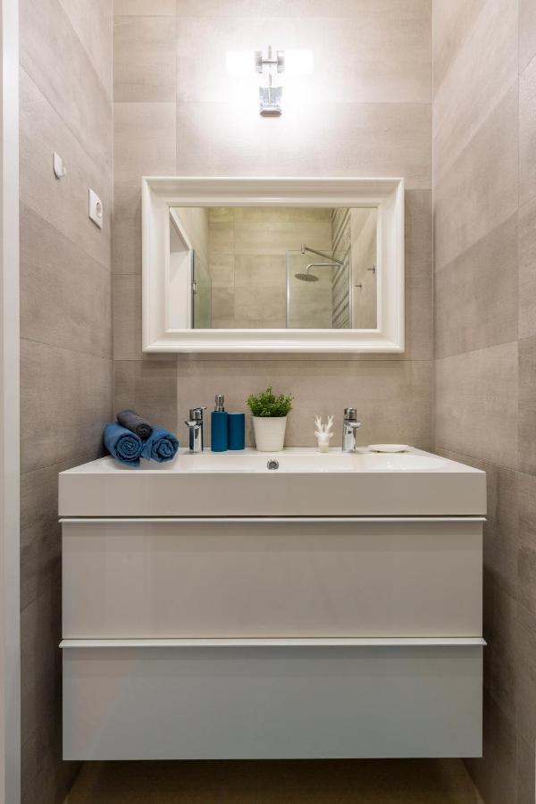 Luxury Quentin 3 Bedrm, 2 Bathrm *