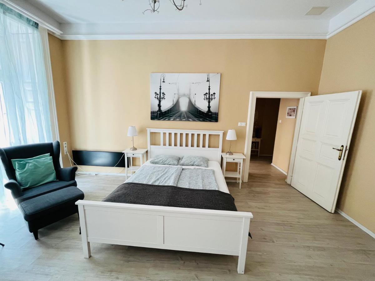 Academy - Elegant Place Next To The Parliament Apartman Budapest