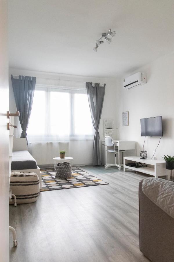 Pannonia Apartment *