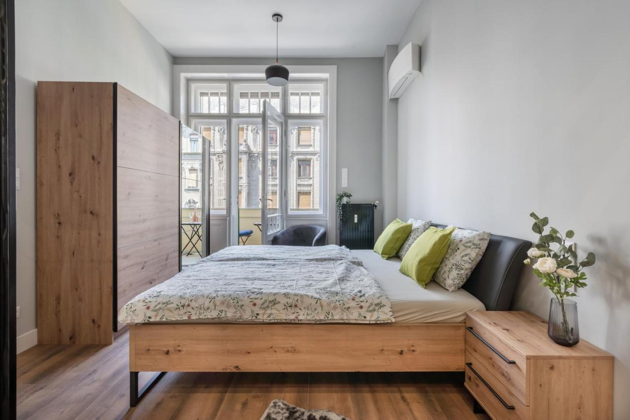 Buenos Boutique - A/c, 2 Bathrms, Amazing View Apartment Budapest