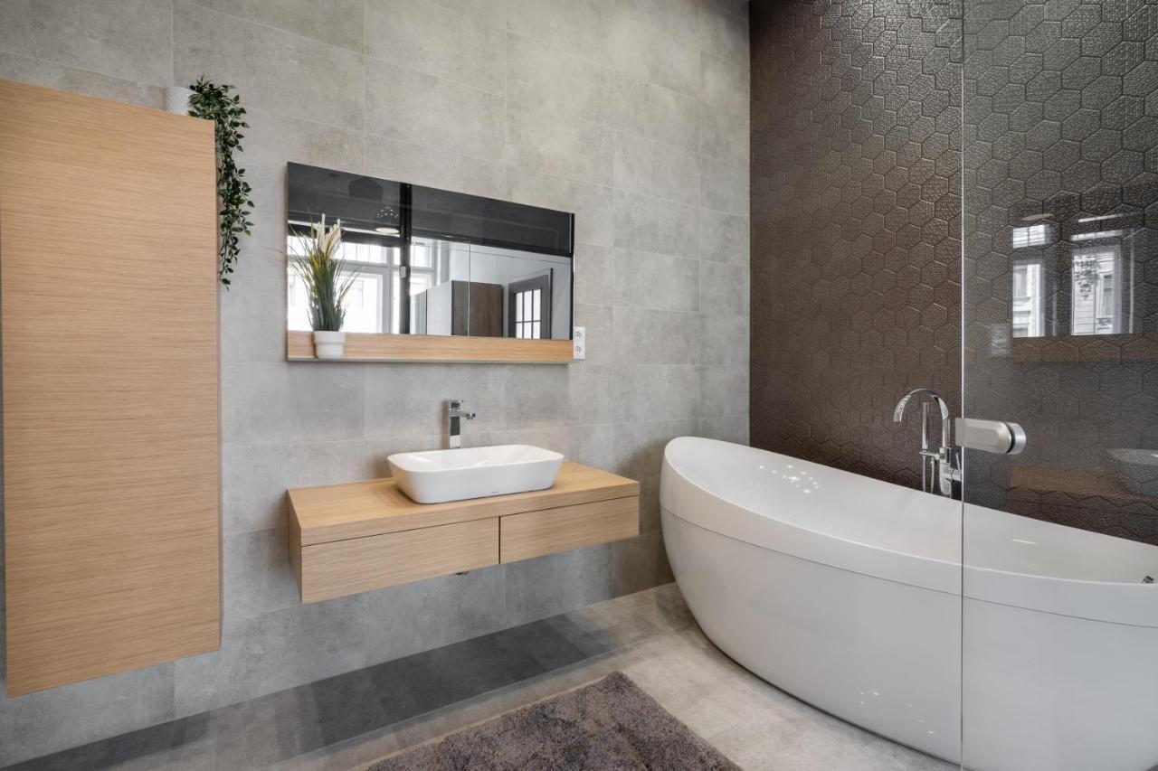 Buenos Boutique - A/c, 2 Bathrms, Amazing View Apartment Budapest