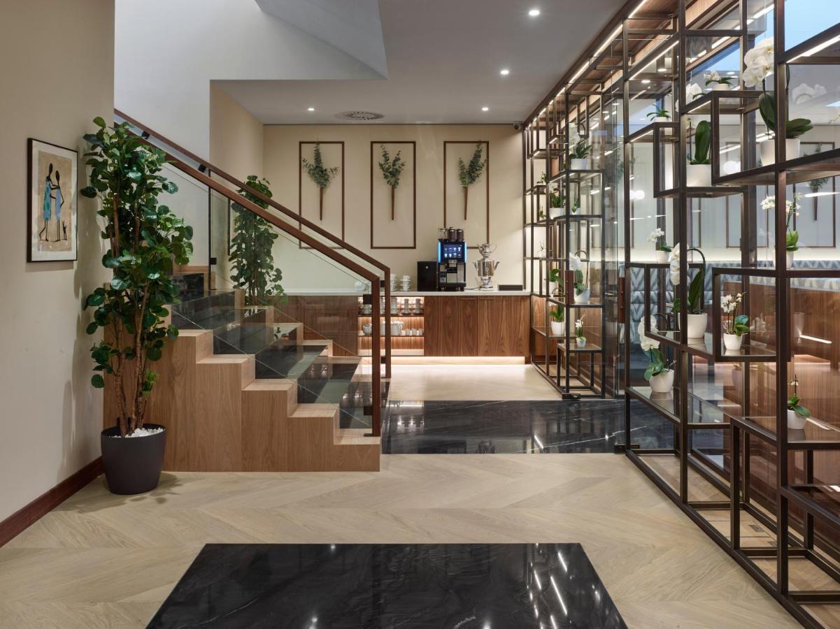 Est Grand Savoy Hotel 4*