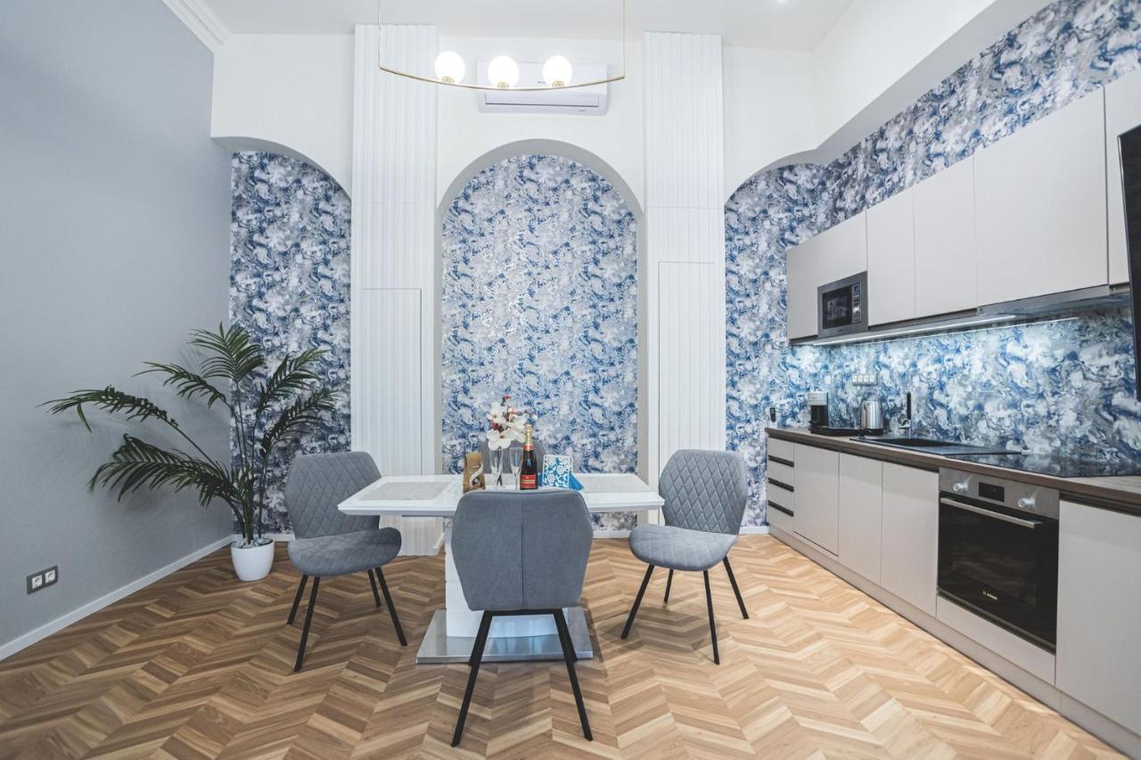 Luxury Gold 2 Bedroom Apartament
