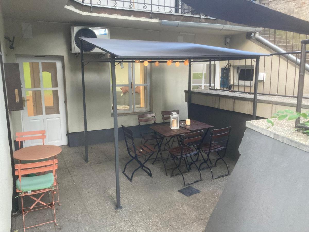 Apartamento Kert Kapcsolatos Lakás Privát Parkolóval *