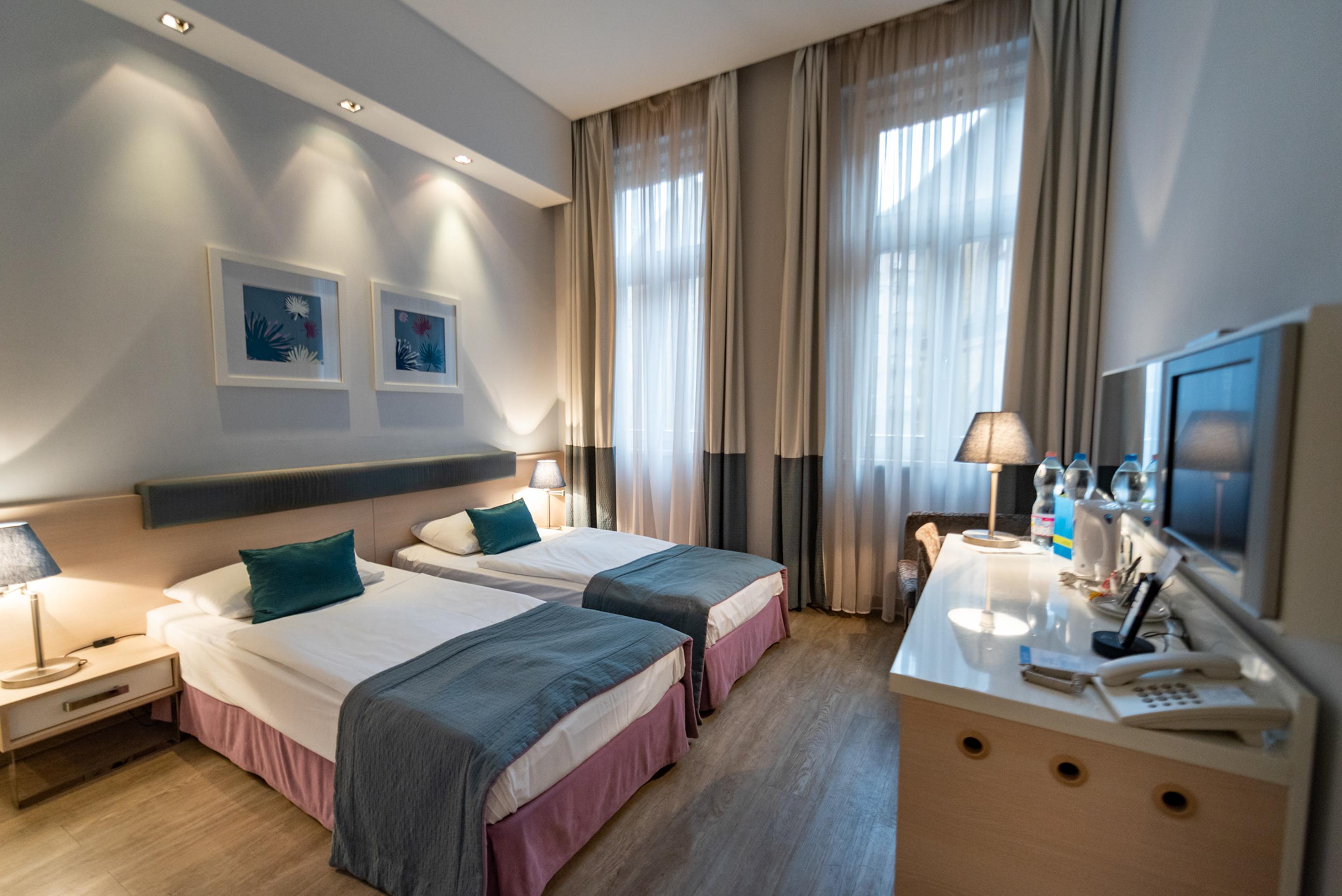 Hotel Atrium Fashion 4*