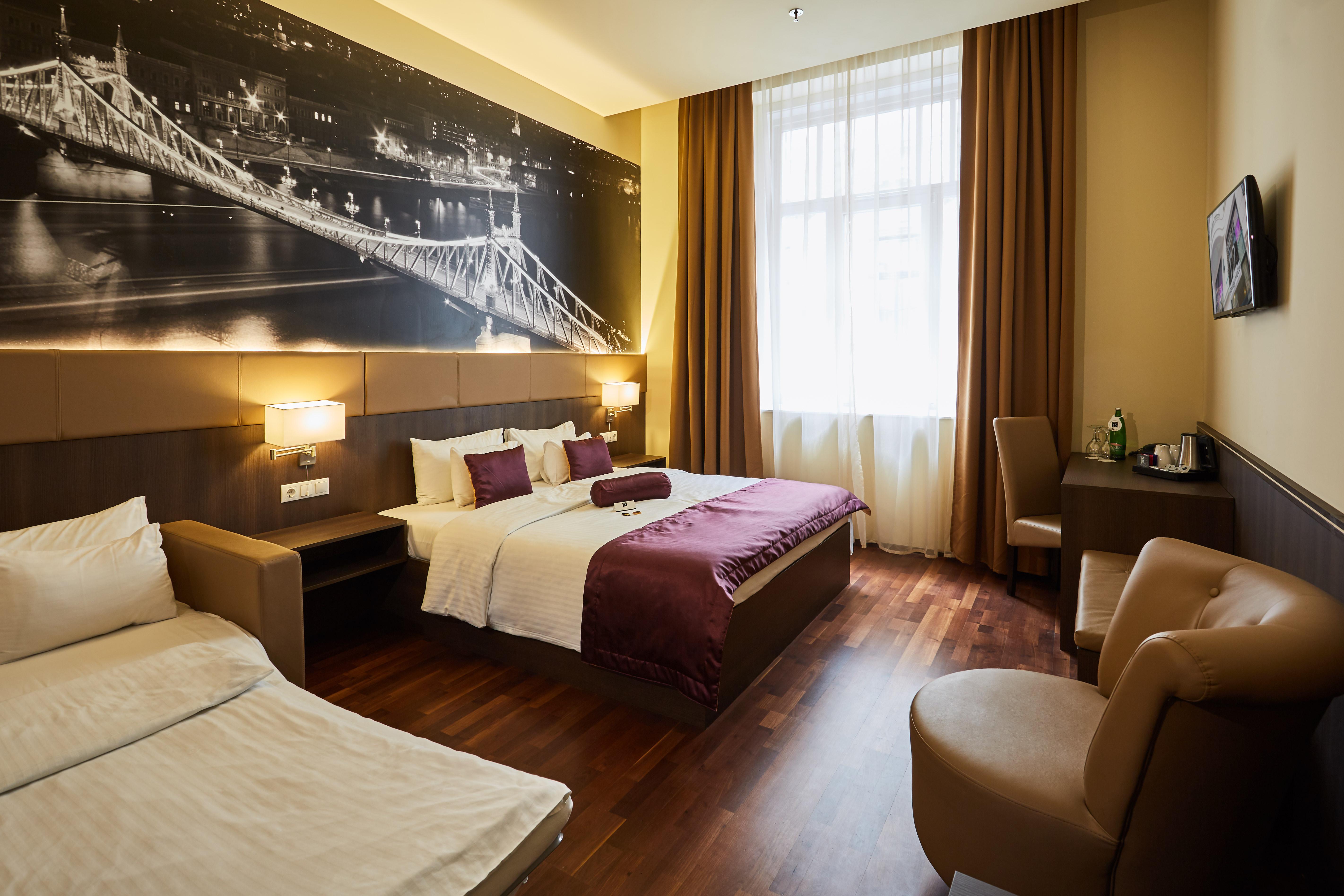 Hotel 12 Revay 3*