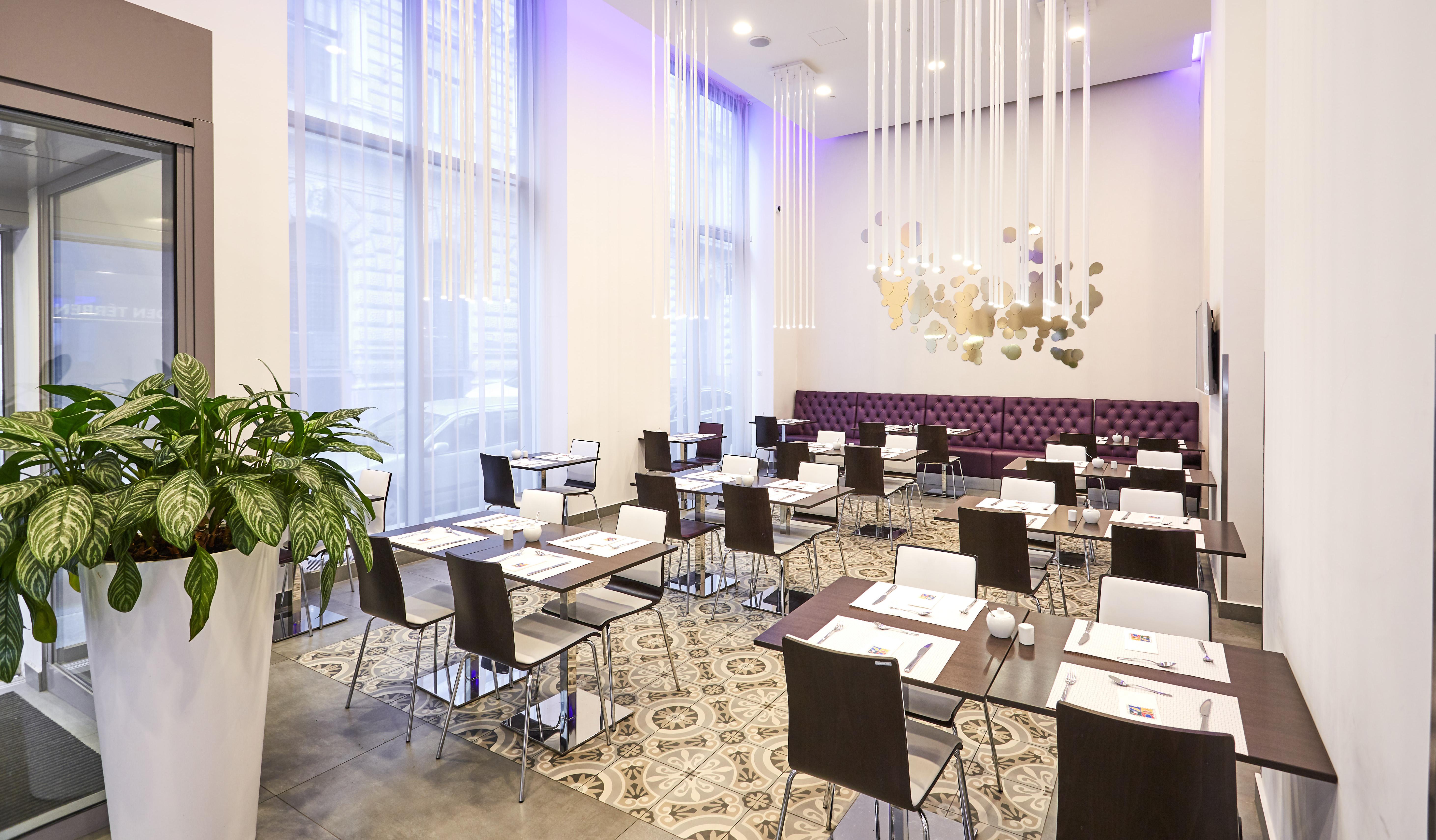 12 Revay Hotel 3*