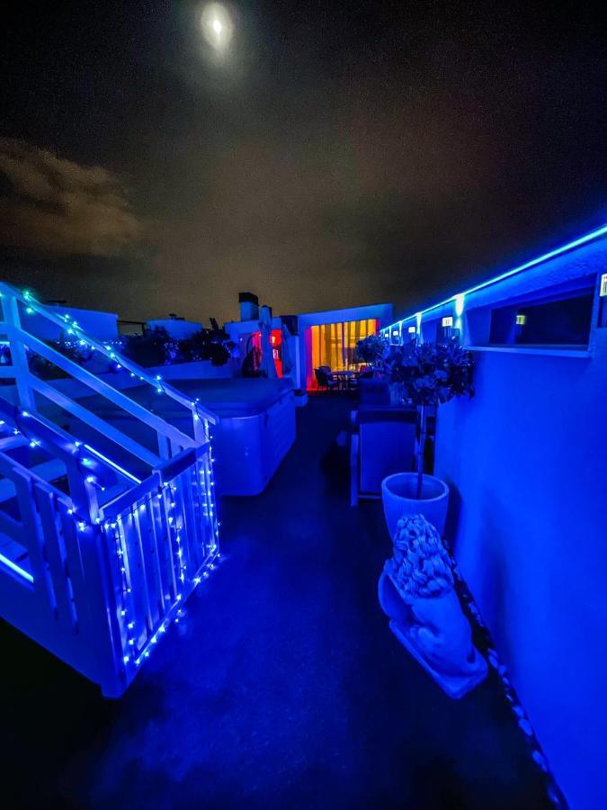 Skygarden - Luxury Penthouse With Private Jakuzzi Gym Sauna